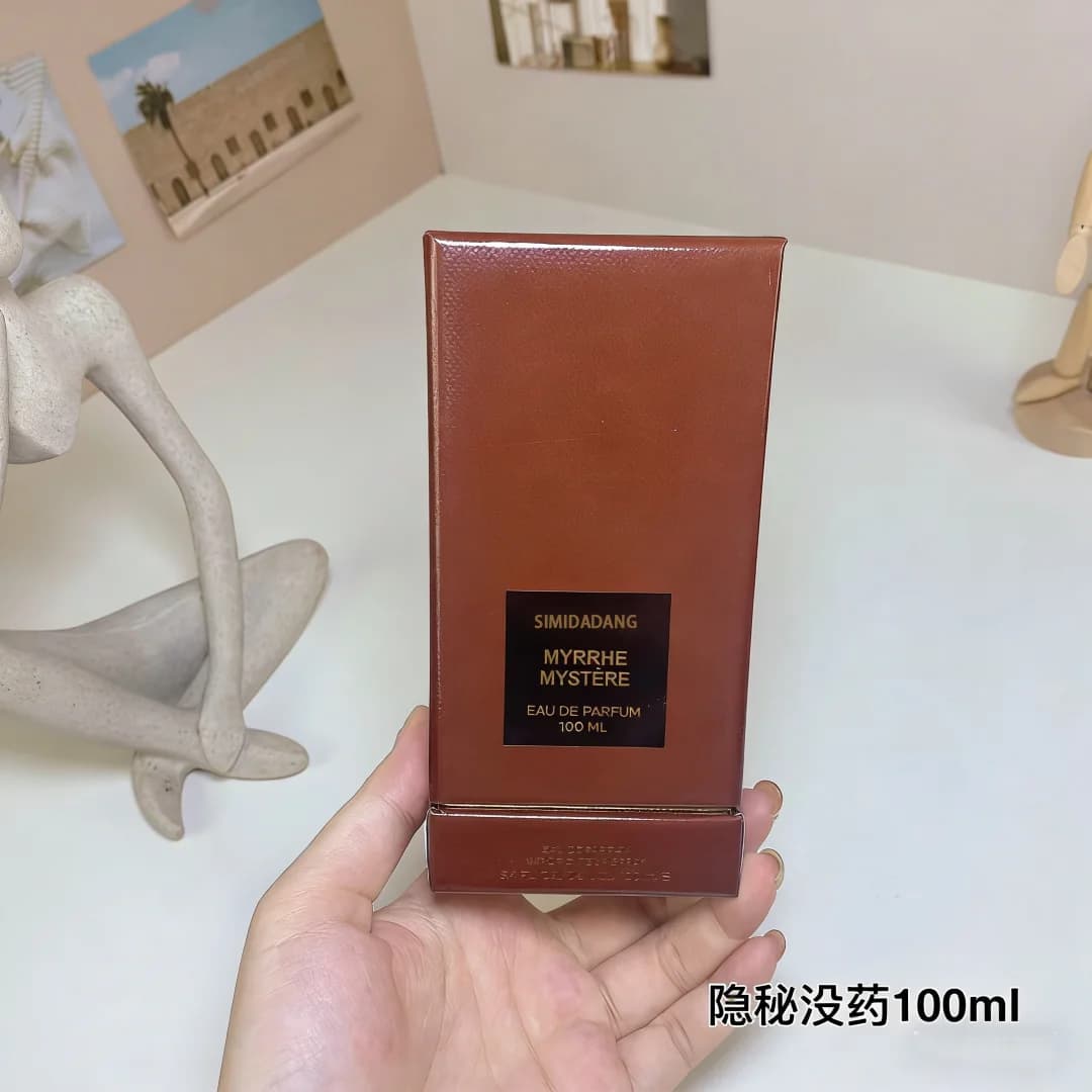 100ml Premium Woody Leather Unisex Eau de Parfum, Long Lasting Scent with Oud, Orange Blossom, Cherry, Rose & Vanilla — 100ml